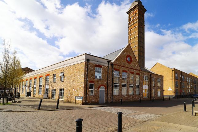 5, Esparto Way, Dartford photo 2