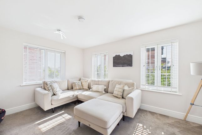 26 Canyon Meadow, Worksop photo 4