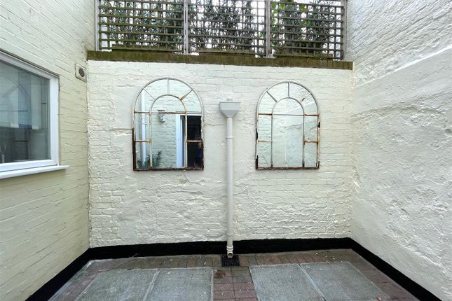 Flat 2, 9/10, Victoria Parade, Broadstairs photo 3