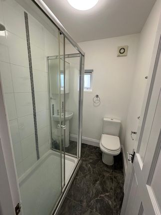 21, Stroud Rd London photo 5