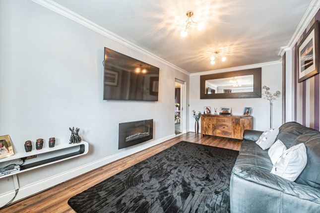 12, Swift Fields, Bracknell photo 3