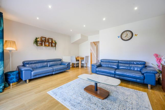 36 Farnesdown Drive, Wokingham photo 4