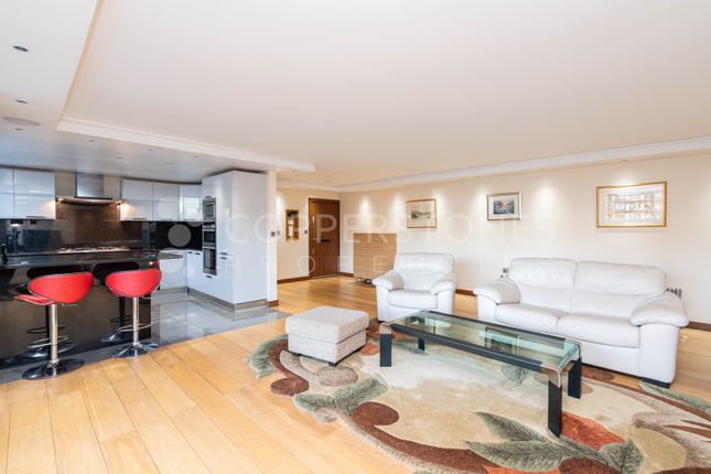 Flat for sale in Quadrangle Tower, Hyde Park