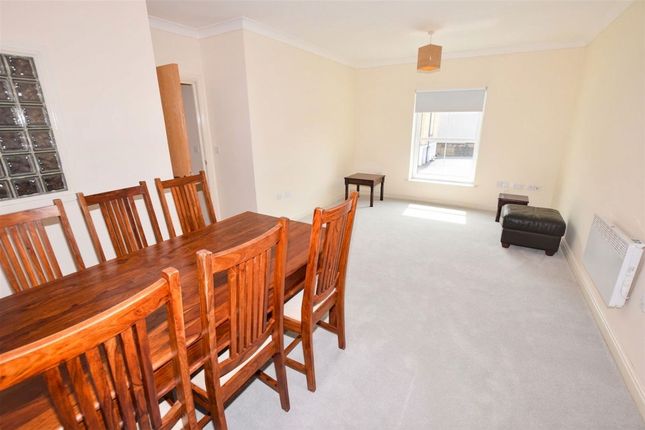 Flat 19, Solomons Court, London photo 2