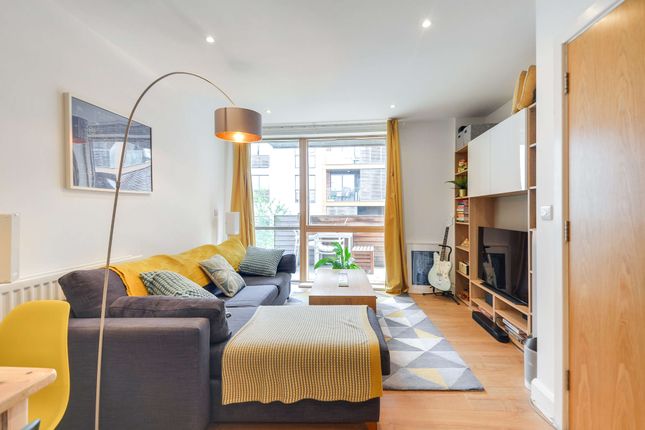 27 Violet Road, London photo 2