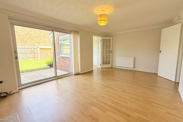 25, Francis Little Drive, Oxfordshire photo 2