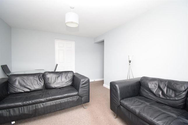 28, Bracken Green, Wakefield photo 5