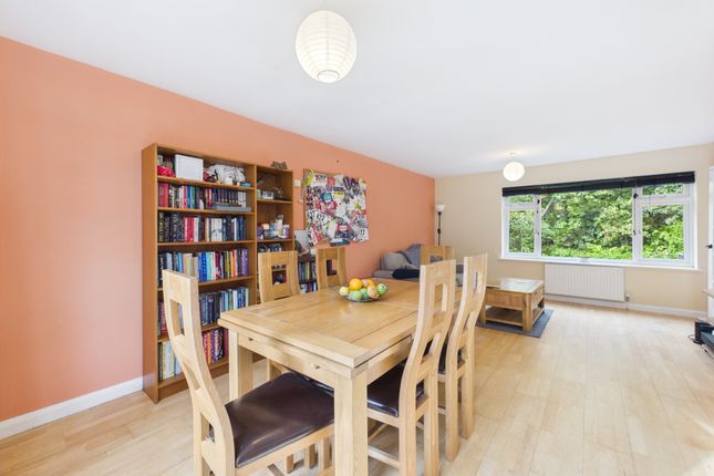 19 Linchfield, High Wycombe photo 4