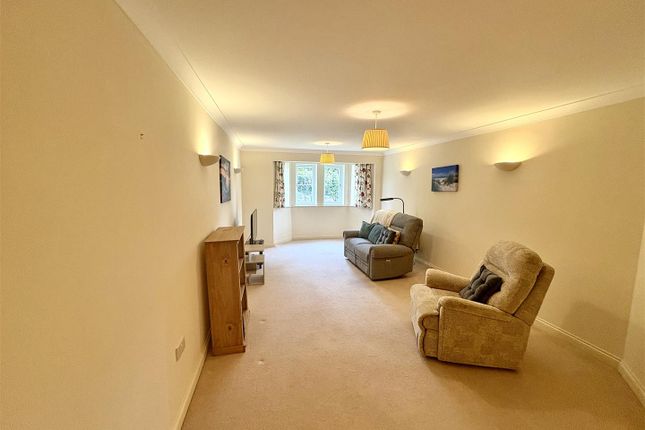 2 Meadowcroft Court, Llannerch Road East, Rhos On Sea photo 2
