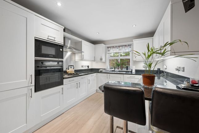 4 Prince Lee Gardens, Stockport photo 3