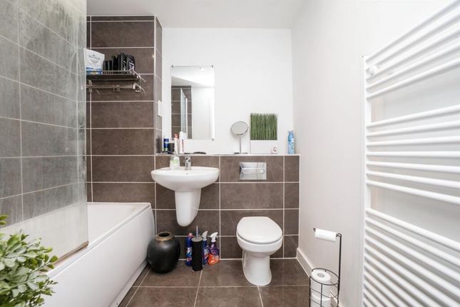 Flat for sale in George Mathers Road, London