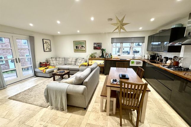 5 Florence Gardens, Chepstow photo 2
