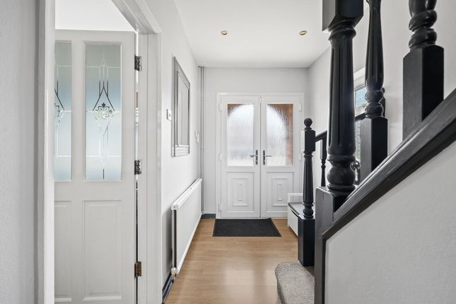 5 Moray Way, Romford photo 2