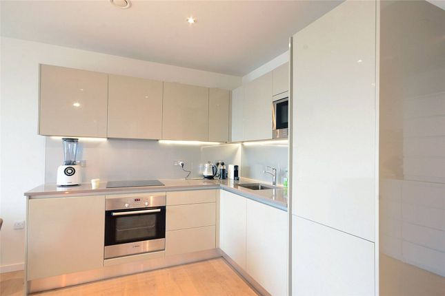 Thumbnail Maisonette to rent in St. Gabriel Walk, Elephant And Castle, London