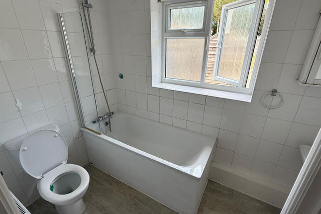 Flat 1, 65, Great north way, London photo 5
