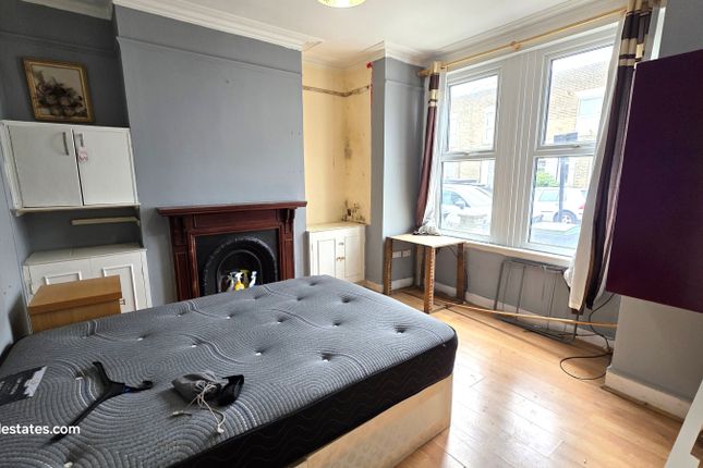 33 Asplins Road, LONDON photo 4