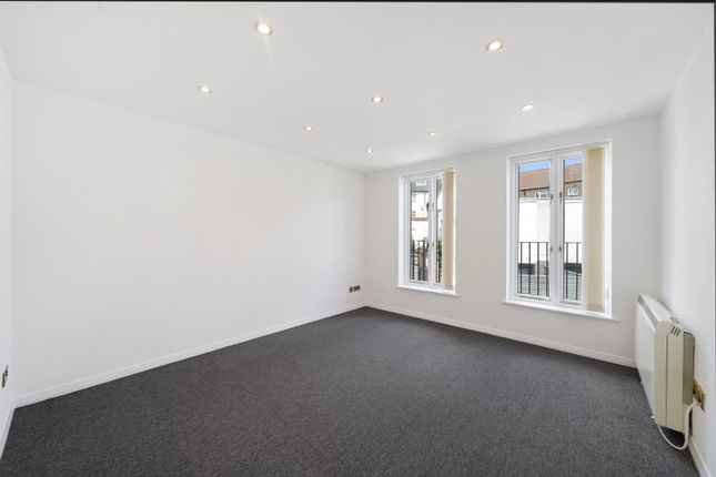 12, Sovereign House, Mill Hill photo 2