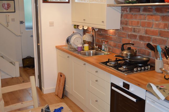 6 Carnoustie Drive, London photo 3