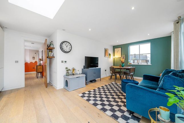 Flat for sale in Clapham Road, London