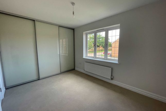 2-bed house on Taverner Square, Cranleigh, £1,616/mo