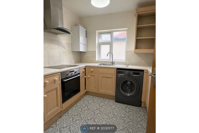 Flat, A Elgar Avenue, Surbiton photo 3