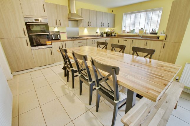 32, Bluebell Way, March photo 3