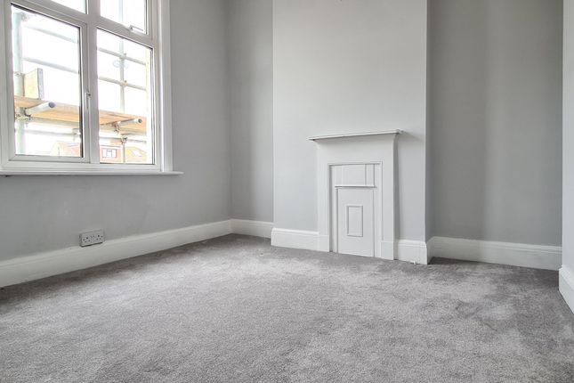 72 Northview Drive, Westcliff-on-Sea photo 4
