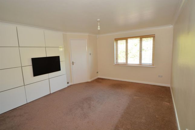 31, Osprey Close, Wanstead photo 3