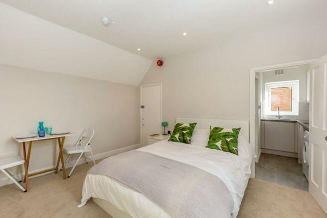 Studio to rent in Epsom Road, Guildford
