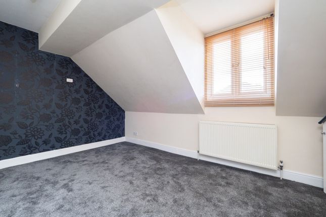 Flat 4, 3, Western Road, Surrey photo 4