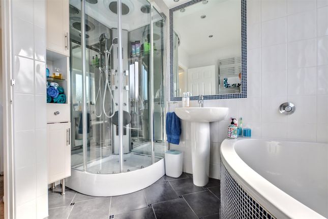 Bathroom_2.Jpeg