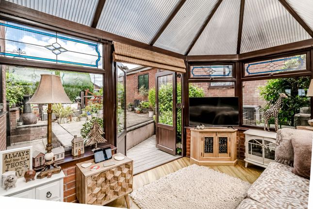14 Guildford Avenue, Chorley photo 2