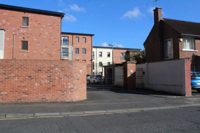 Thumbnail Flat to rent in Summerhill Avenue, Belfast, County Antrim