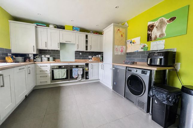 3, Home Farm Close, Portland photo 4