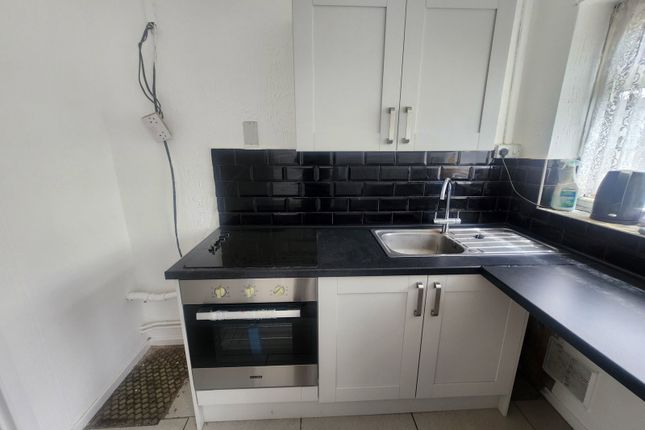 92, Tudor Court, Tipton photo 2