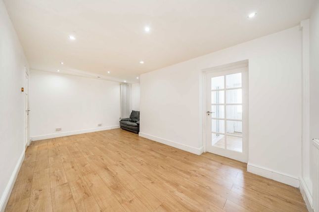 6, Hemswell Drive, London photo 2