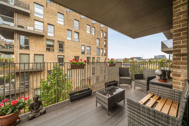 Copland Court, TW8, Brentford photo 4