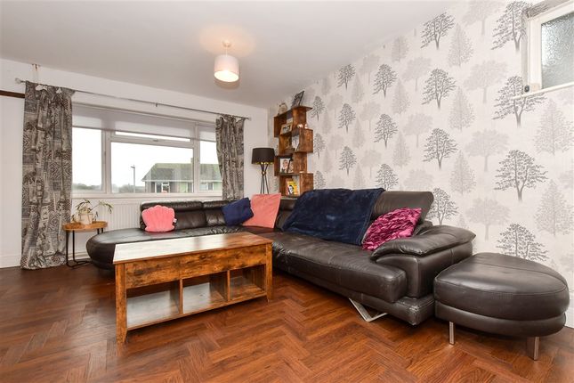 3-bed detached on Reading Road, Dover, £350,000