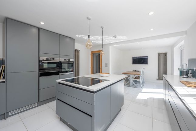 4 Darlow Drive, Stratford-Upon-Avon photo 3