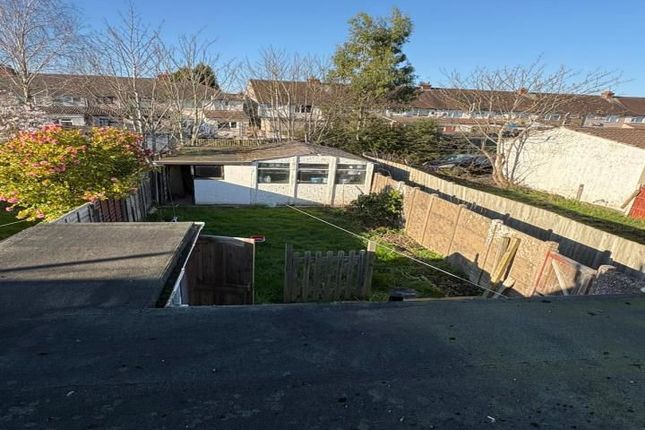 00, Roland Avenue, Coventry photo 4