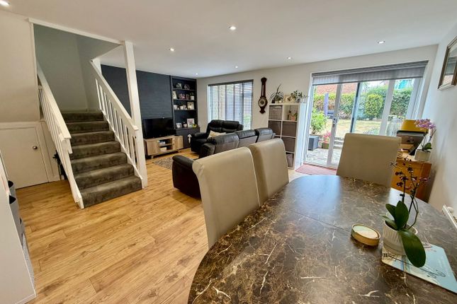 4, Holly Hedge Road, FRIMLEY photo 2