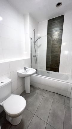 Bathroom 2.Jpeg