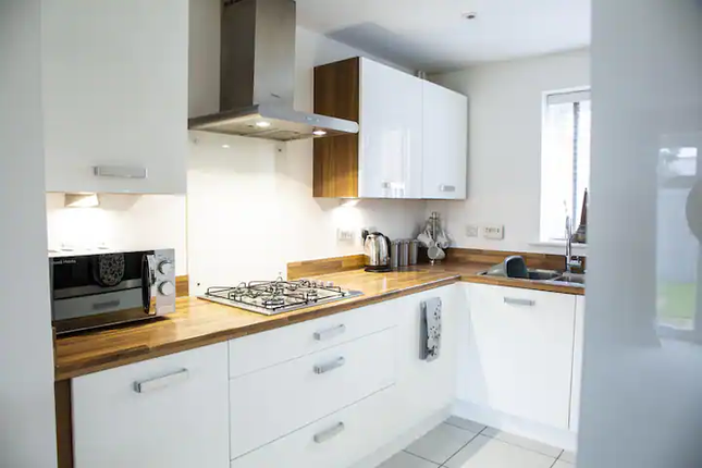 3 bed town house to rent in Avenue Farm Industrial Estate, Birmingham Road, Stratford-Upon-Avon