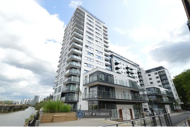 Flat to rent in Wharf Street, London