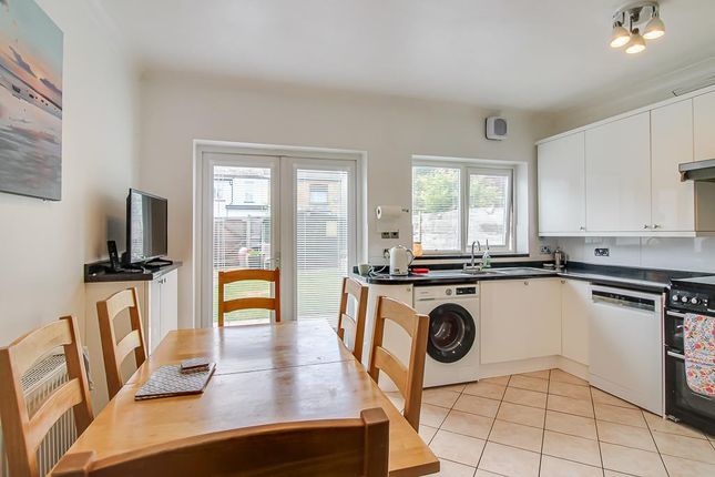 69, Fleetwood Avenue, Westcliff-on-Sea photo 4