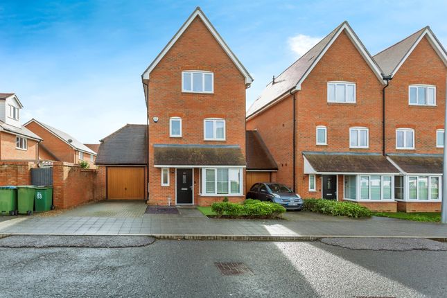 Detached house for sale in Illett Way, Faygate, Horsham