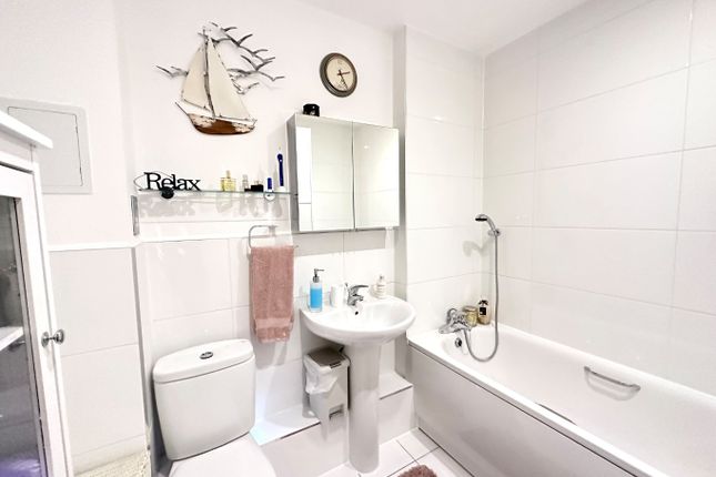 Flat for sale in Tannery Square, Canterbury, Kent