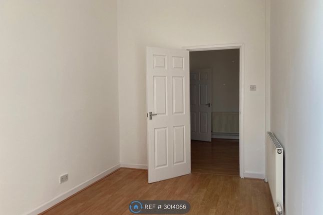 Flat   Stacey Road, Roath, Cardiff photo 4