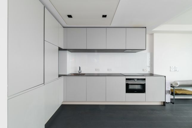 Flat 2104, Amory Tower, 203, Marsh Wall, London photo 3