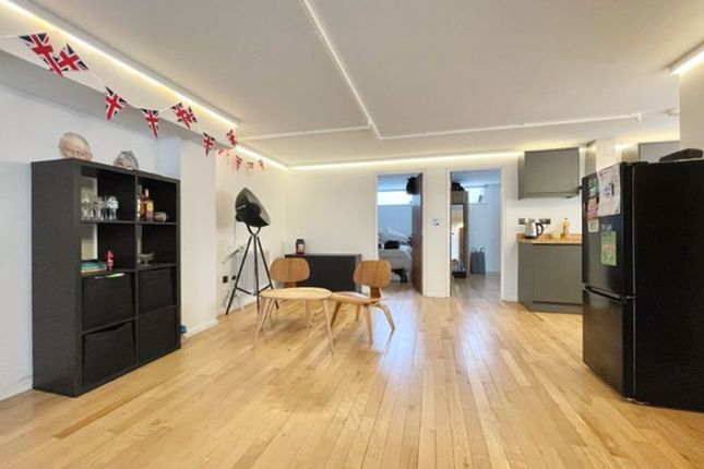A, 105, Tanners Hill, London photo 2